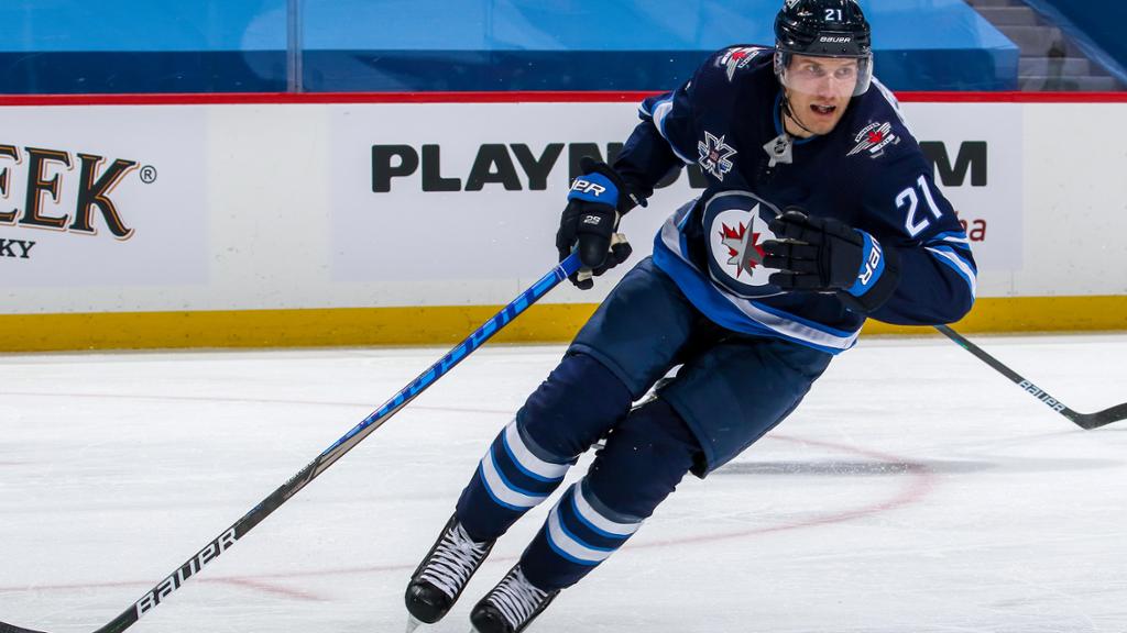 Le vétéran centre des Jets de Winnipeg Dominic Toninato a été placé au ballottage