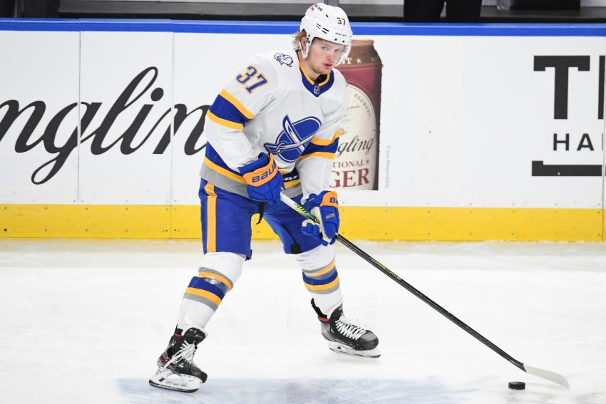 Les Sabres aimeraient échanger Casey Mittelstadt contre un gardien de but numéro 1
