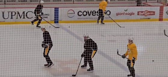 À VOIR: Jaromir Jagr chausse les patins et s'entraîne avec Sidney Crosby et sa bande
