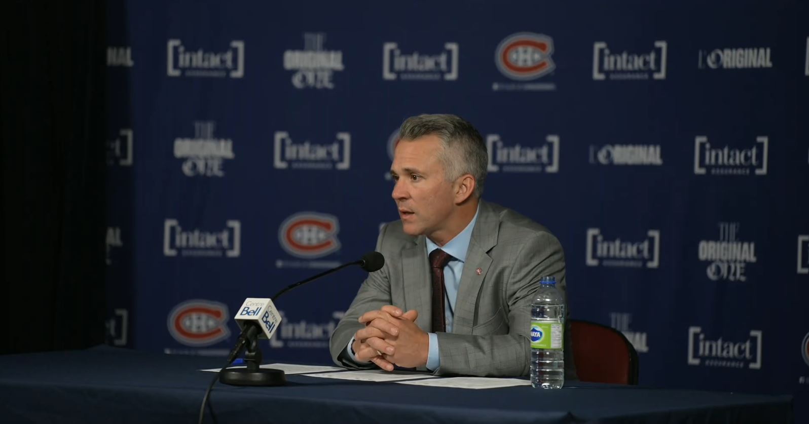 Martin St-Louis intègre Kirby Dach lors des réunions d&rsquo;avant-match