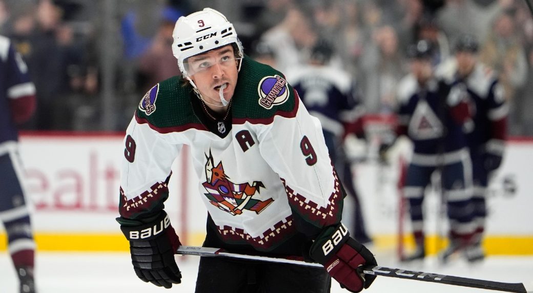 L'entraîneur-chef des Coyotes de l'Arizona André Tourigny vient de confirmer que l'attaquant Clayton Keller sera absent contre le Canadien