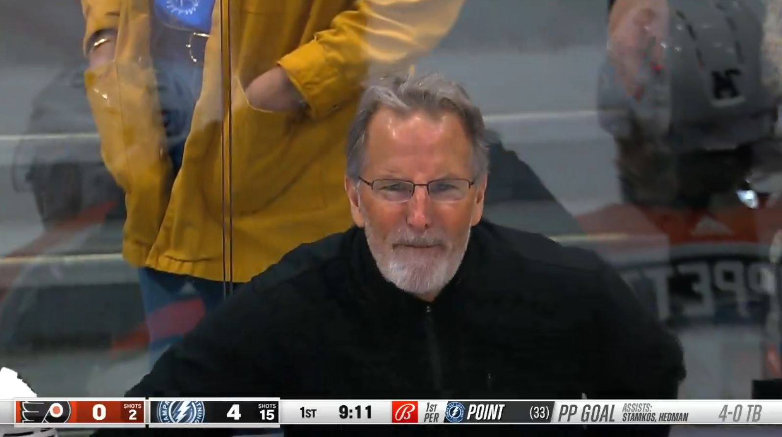 Après 10 minutes de jeu, John Tortorella est expulsé et refuse de quitter