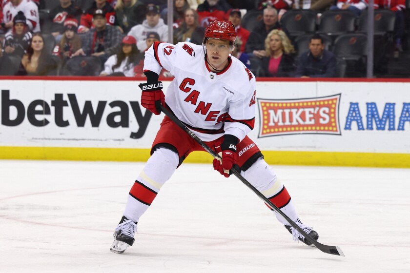 Les partisans du CH ont hué Kuznetsov pensant qu&rsquo;il était Kotkaniemi