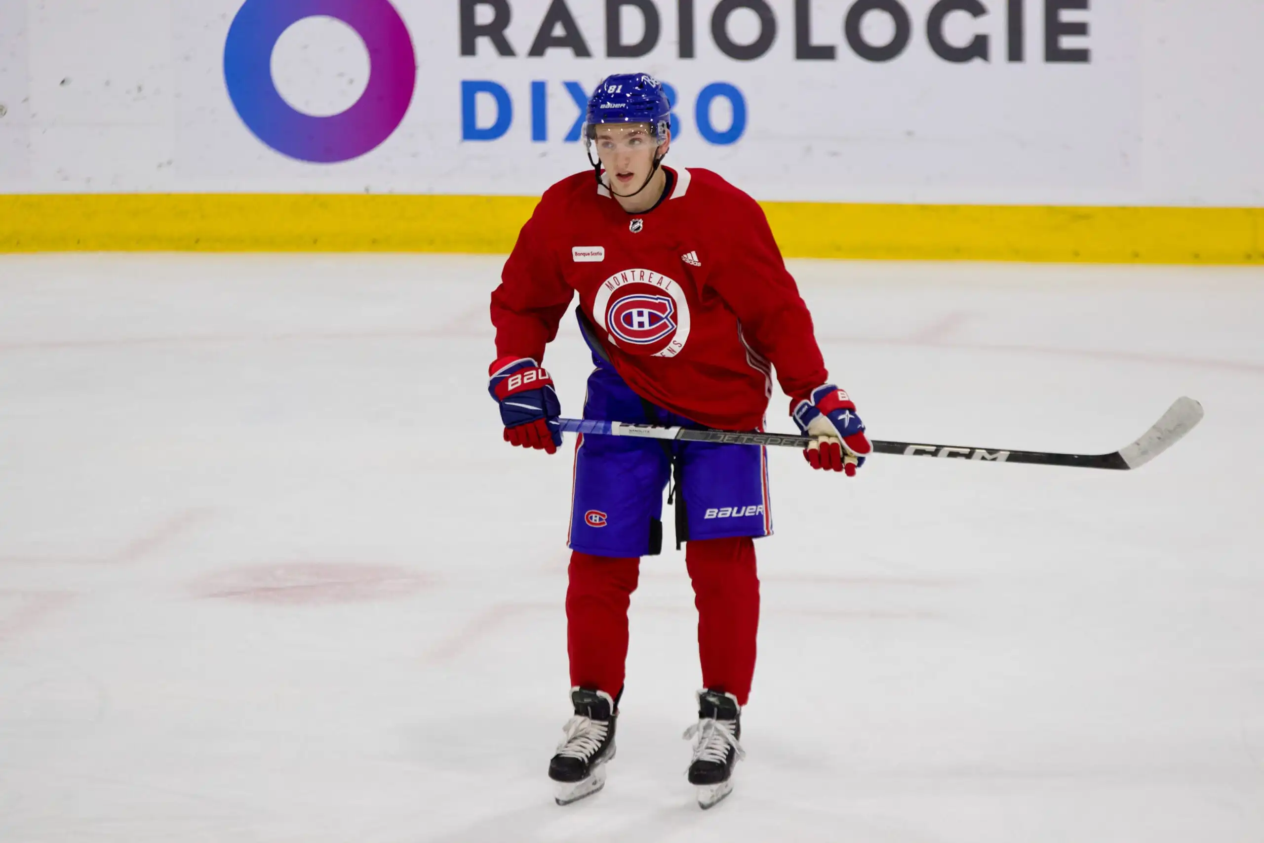 À VOIR: Lane Hutson est officiellement à Detroit