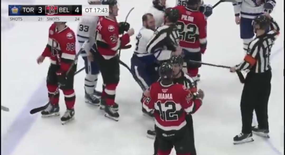 Poignée de main: Kyle Clifford est sauté sur Boko Imama