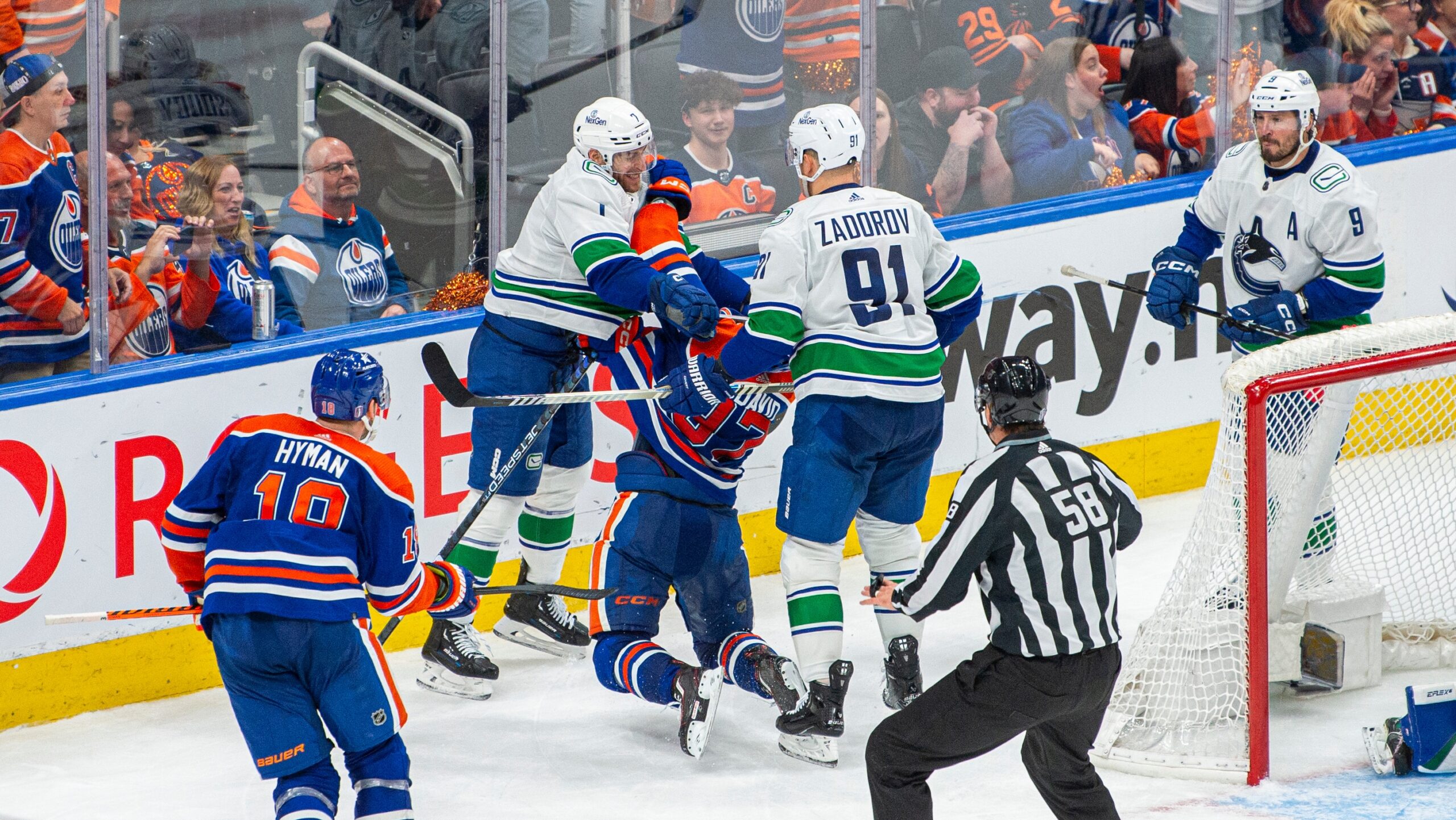La LNH tranche et suspend Carson Soucy pour son geste sur McDavid