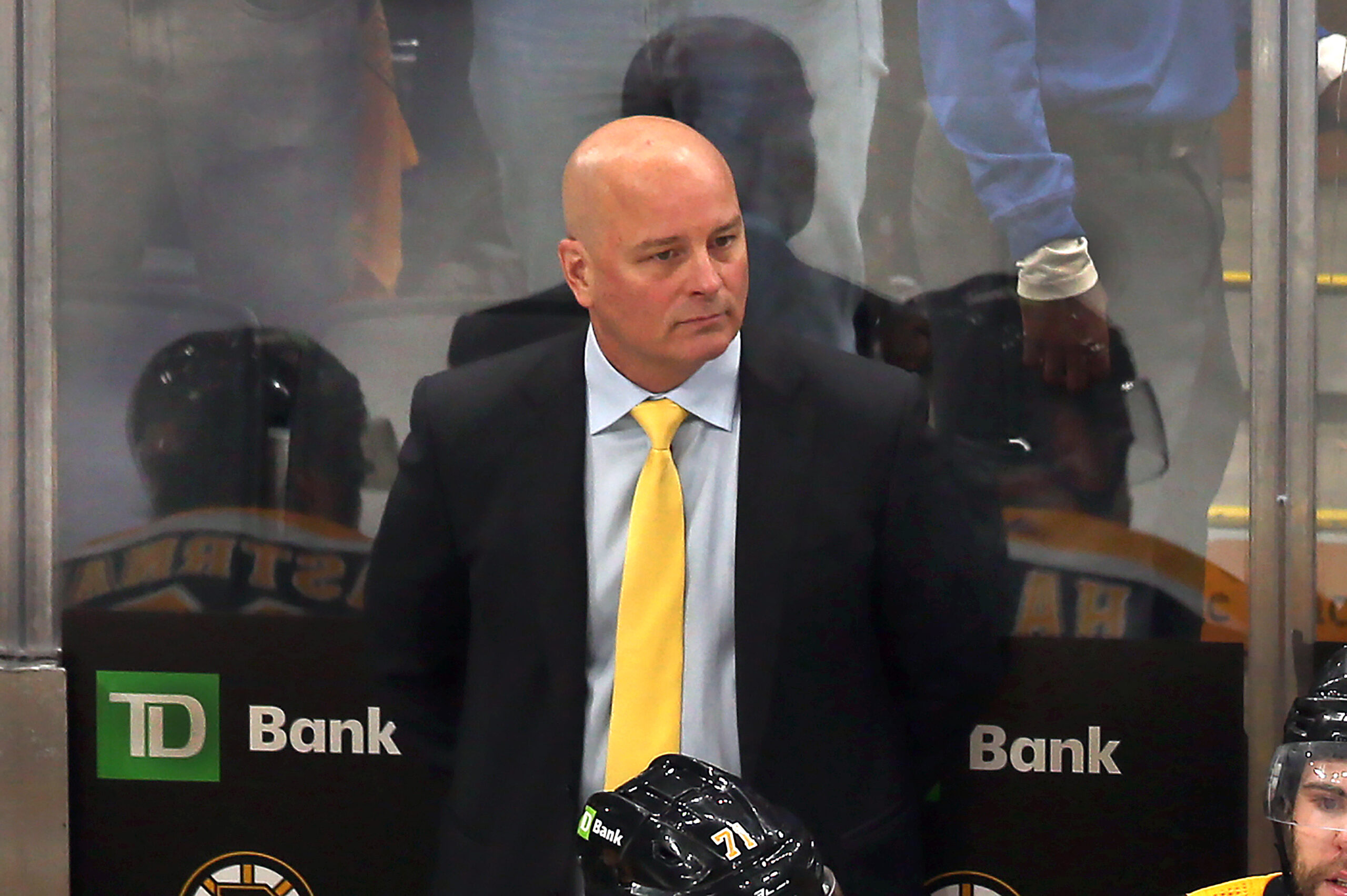 Jim Montgomery menace Sam Bennett et confirme l'absence de Marchand