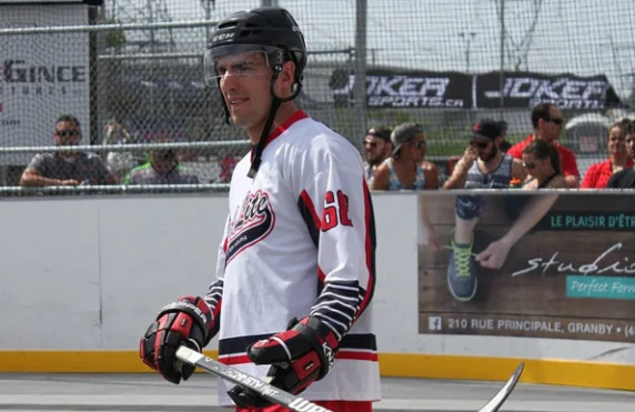 Alex Burrows représentera le Québec à la Coupe du Monde de Dek Hockey
