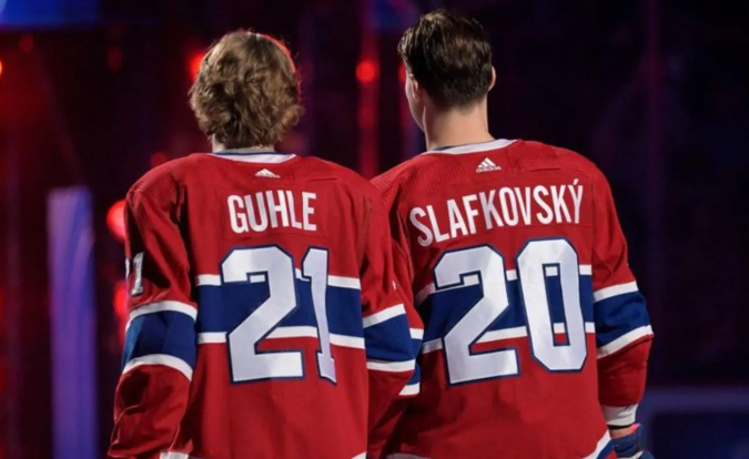 Le Canadien n&rsquo;a toujours pas discuté avec Guhle et Slafkovsky pour des contrats
