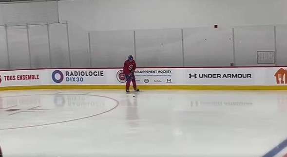 Patrik Laine enfile l&rsquo;uniforme des Canadiens pour la première fois à Brossard