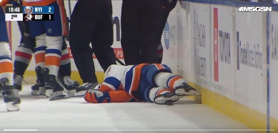 L'ex-joueur des Canadiens Mike Reilly est victime d'une malheureuse situation à la suite d'un contact
