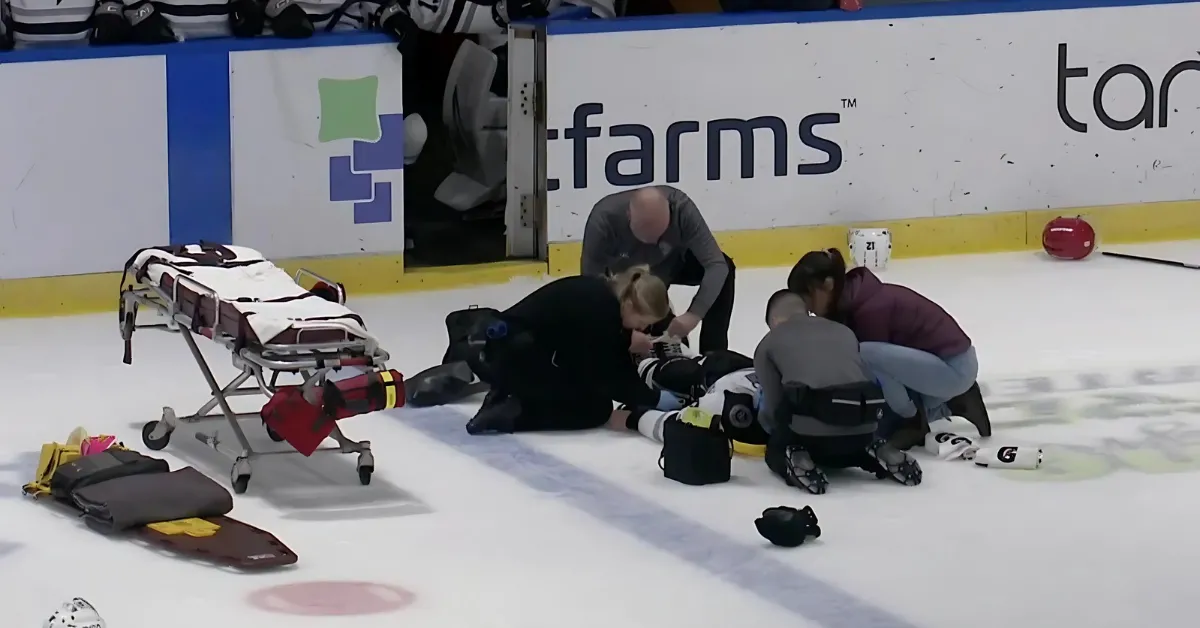 Un joueur des Olympiques de Gatineau est victime d'une chute menant à une convulsion sur la glace