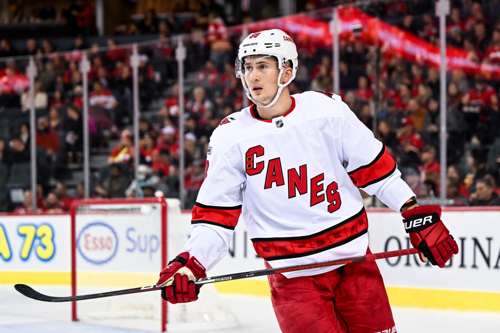 Kent Hughes et les Canadiens sont arrivés au fil d&rsquo;arrivée pour Martin Necas et c&rsquo;est confirmé