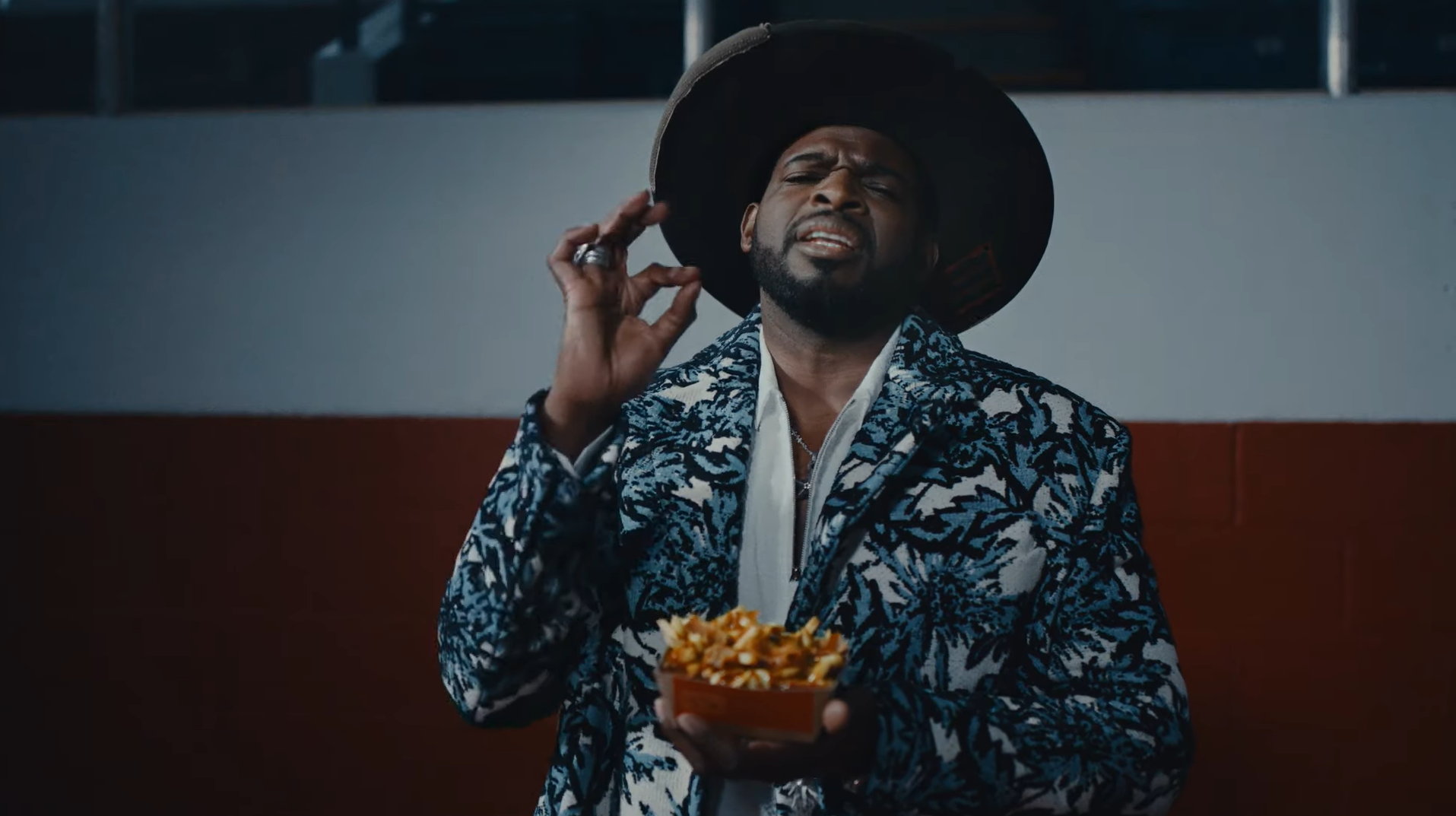 Pierre Houde et P.K. Subban dans une publicité de McDonald's