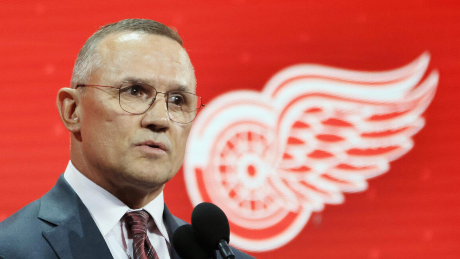 Steve Yzerman est pressenti pour remplacer Gary Bettman à la tête de la LNH
