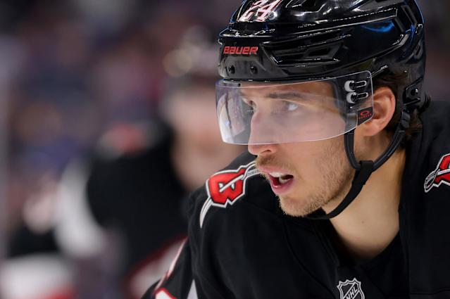 Dylan Cozens a bien failli être échangé au Canadien de Montréal et Pierre LeBrun a les détails